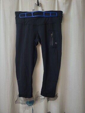 Lulemon athletica Black Cropped Leggings with Zipper Pocket